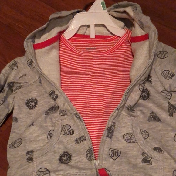 Carters outfit 18 months - Picture 2 of 2